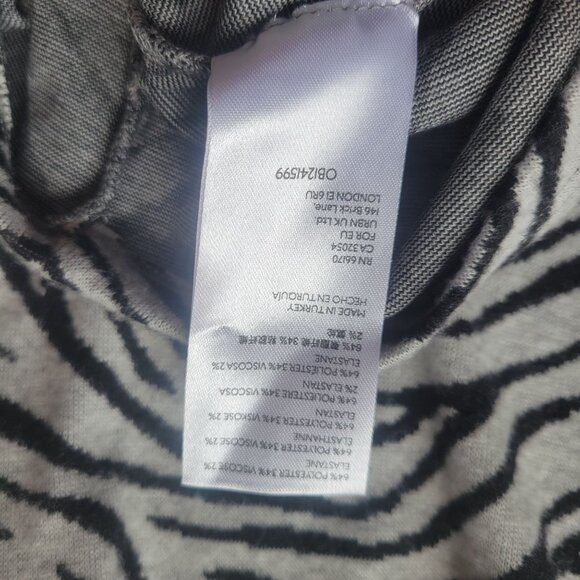 Maeve By Anthropologie Zebra Print V-Neck Sweater S Black & White Cozy Soft Knit - Picture 4 of 7